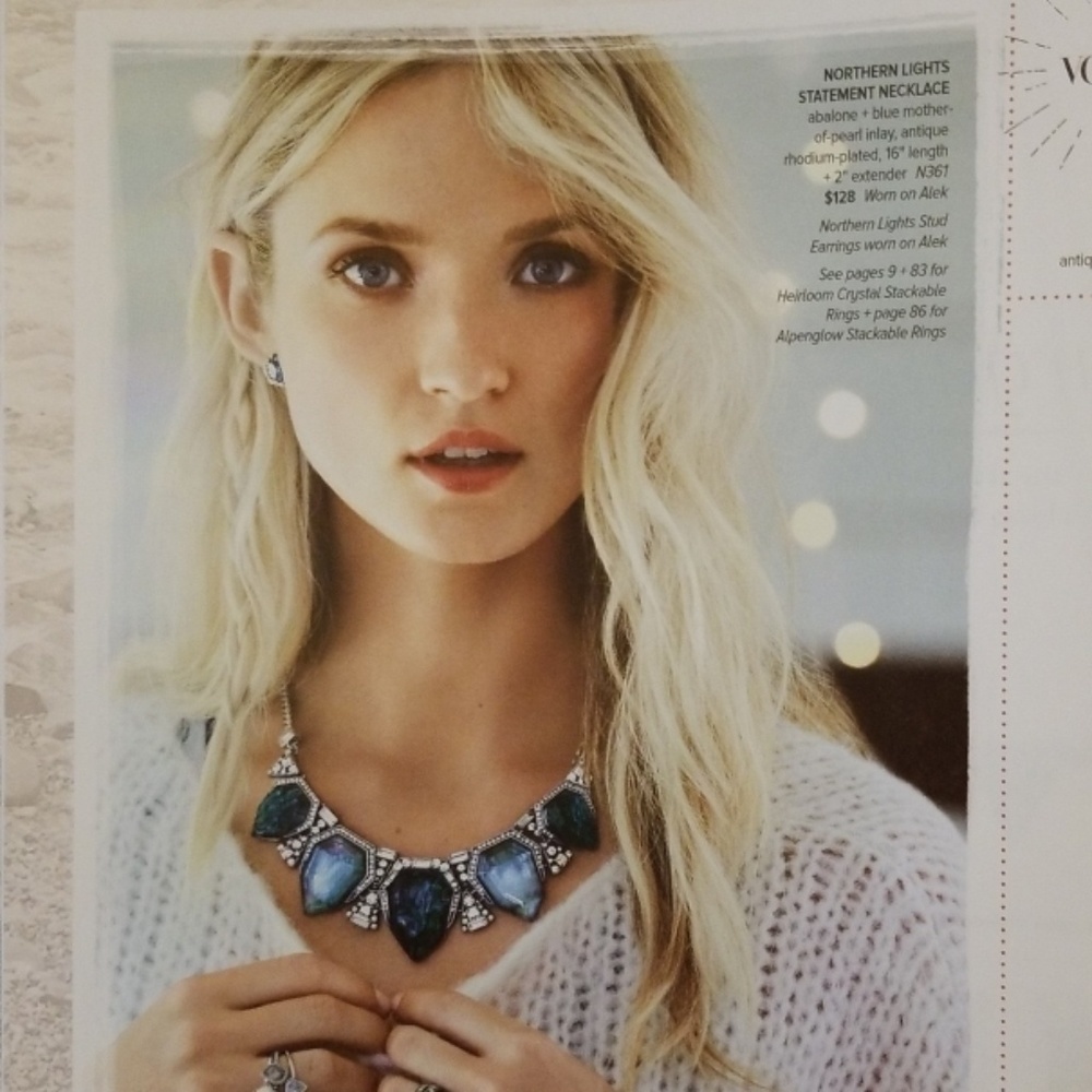 𝅺Chloe& Isabel Necklace and matching pierced earrings - Picture 3 of 8